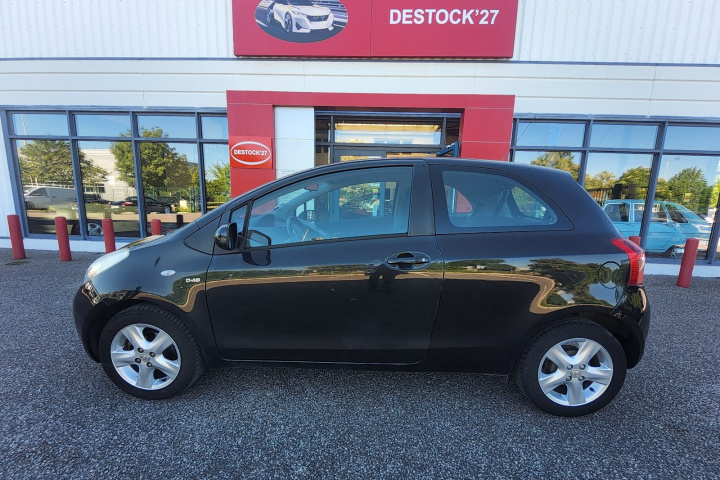 TOYOTA YARIS II